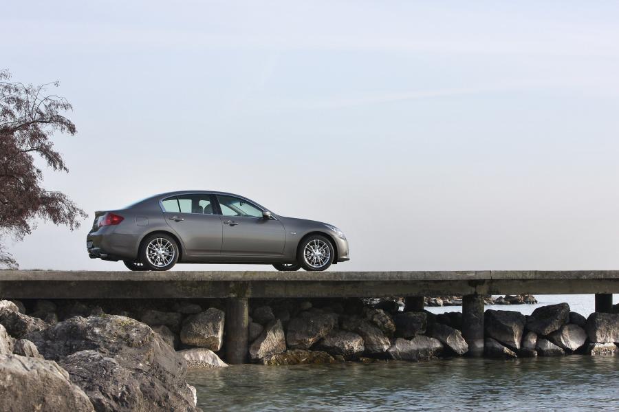  Infiniti G37 2010 года  (EU) (фото 44 из 53)